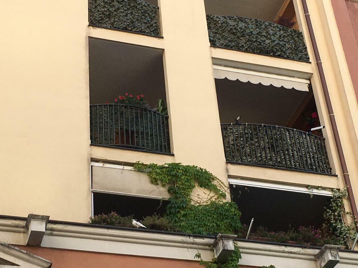 Flowers Apartment Bari Exterior foto